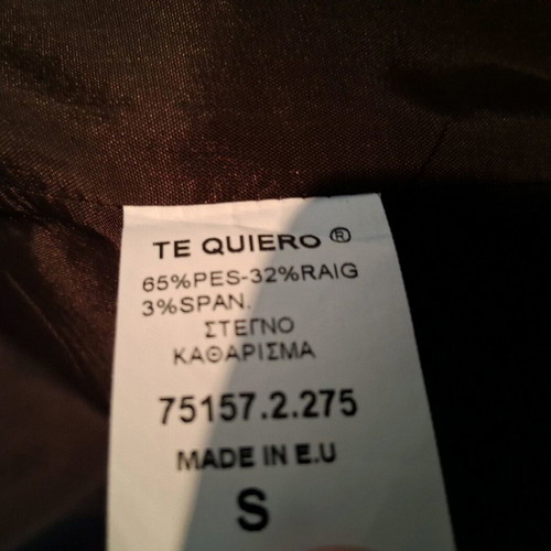 TE QUERO Small suit with fitted jacket and low-rise trousers, like new