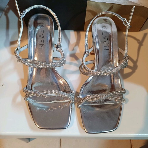 Silver sandal with rhinestones Seven size 36 like new