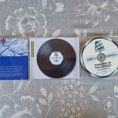 Dancing In The Street 2 CD set like new, Motown dance classics
