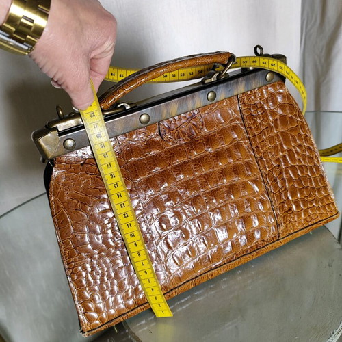 Leather vintage handbag brown like new with small defect