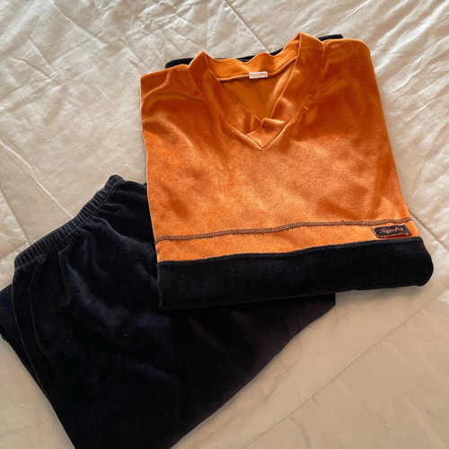 Men's velour pajamas used, size L, black and orange