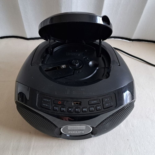Philips AZ 318 radio like new with CD, MP3, USB and AUX