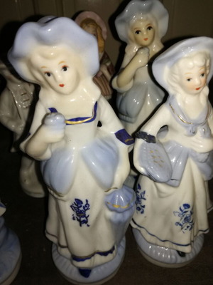 Porcelain figurines small size from 1950 new, pack of 10 or 14 pieces
