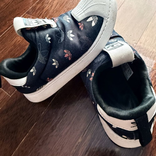 Adidas casual shoes for boys size 27, multicolor