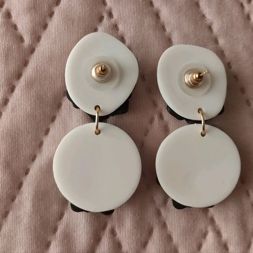 Earrings with flowers like new, black and white plastic
