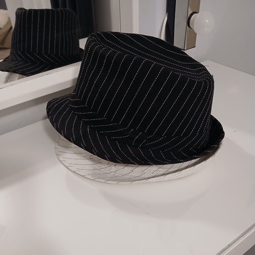 Hats like new, black and white, one size