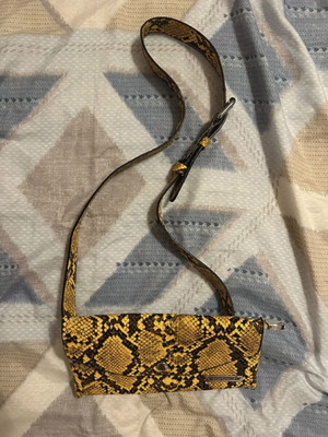 Bag to Bag waist bag like new, black and yellow