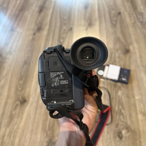 JVC GR AX-280 VHS camcorder with battery and 3 cassettes