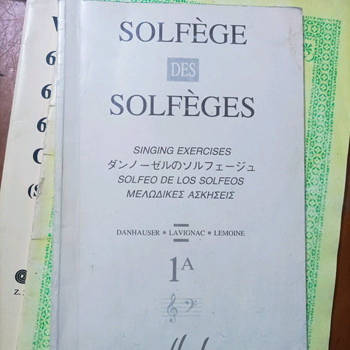 Solfège book like new