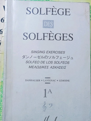 Solfège book like new