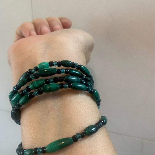 Bracelet with green malachite stones like new