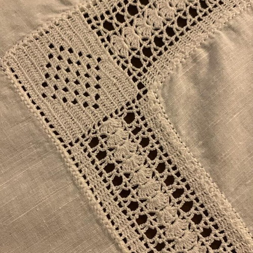 Tablecloth with handmade lace 1.24 x 1.74 m