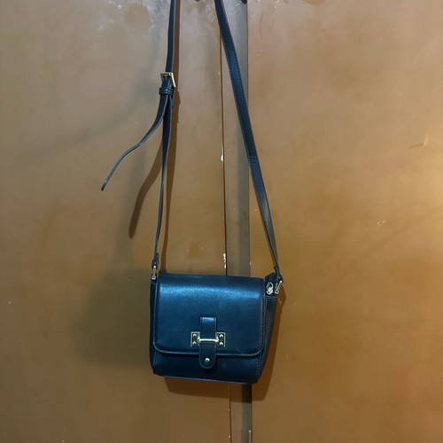 Carpisa women's crossbody bag black like new