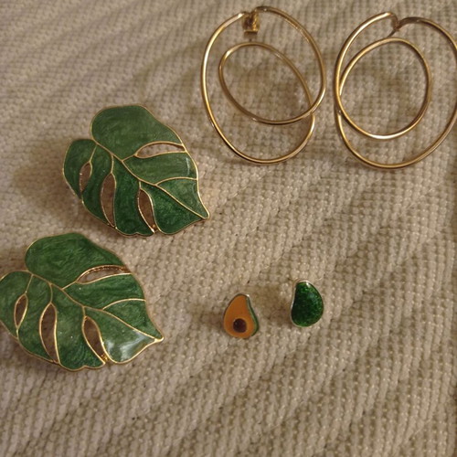 Stud earrings new, pack of 3 pairs with leaf and avocado design