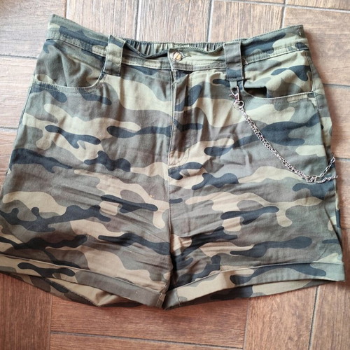 Camo shorts Piazza Italia like new, size XL, green