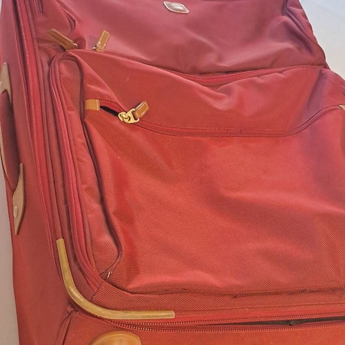 Hunter suitcase like new with leather details and large capacity