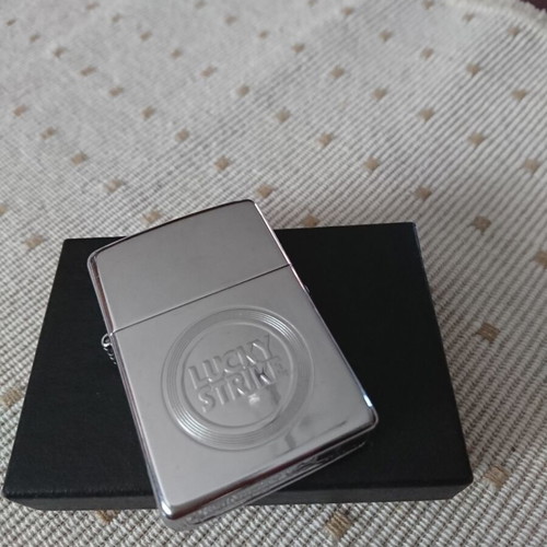 Zippo Lucky Strike lighter like new, polished chrome