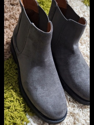 Gray ankle boots new, size 42