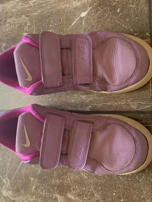 Nike αθλητικά παπούτσια μέγεθος 33.5 μεταχειρισμένα, ροζ και μωβ