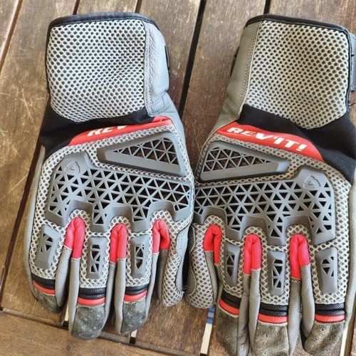 Revit Sand 5 Gloves FGS235 like new, silver-red, summer use