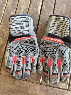 Revit Sand 5 Gloves FGS235 like new, silver-red, summer use