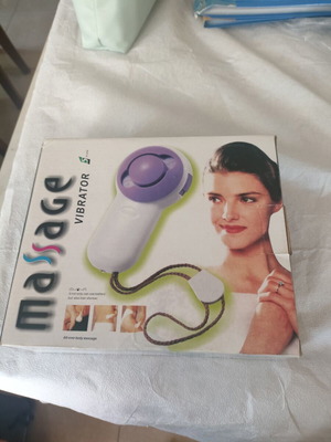 Massage device with 2 batteries new