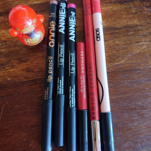 Set of six lip pencils like new