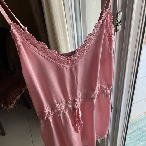 Attrattivo top with adjustable straps and lace waist belt like new, pink