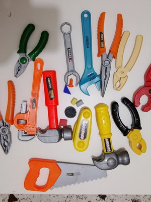 Children's toy tool set