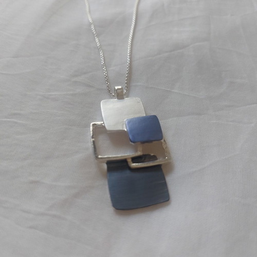 Geometric Blue necklace like new, modern design in silver and blue