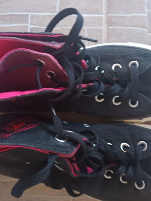 Παπούτσια Converse All Star γυναικεία πάνινα ψηλά μποτάκια σαν καινούργια μαύρο και ροζ