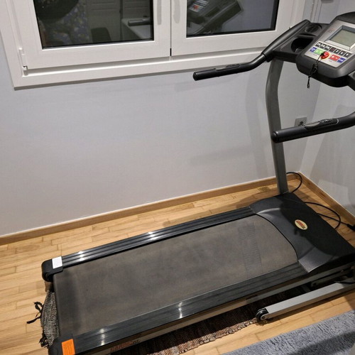 Folding Treadmill like new with heart rate monitor and electric incline