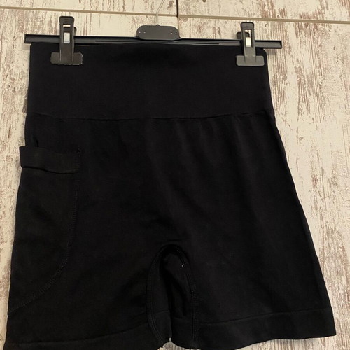 Black High-Waisted Scrunch Biker Shorts with Side Pocket like new