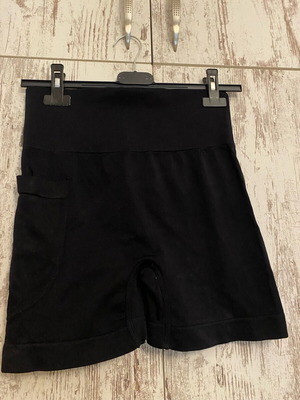 Black High-Waisted Scrunch Biker Shorts with Side Pocket like new
