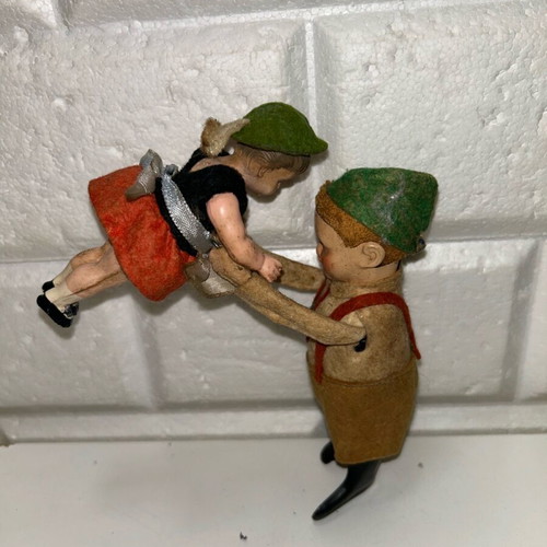 Mechanical retro toy used without key