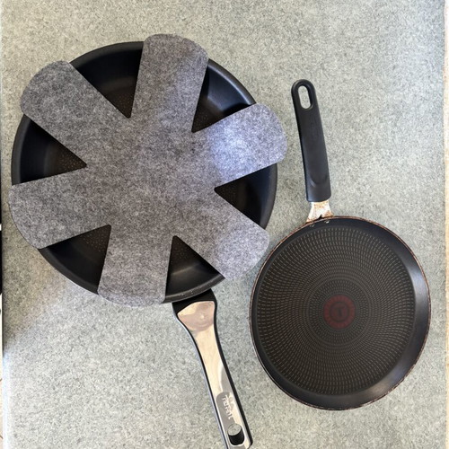 Tefal nonstick pans used, set of 2 with protective base