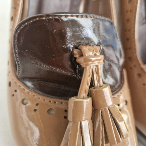 Axel patent leather pump used, beige with brown strap