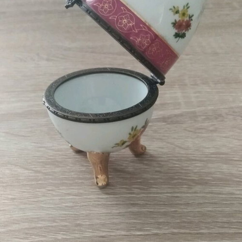 Limoges Egg Elite Collection like new