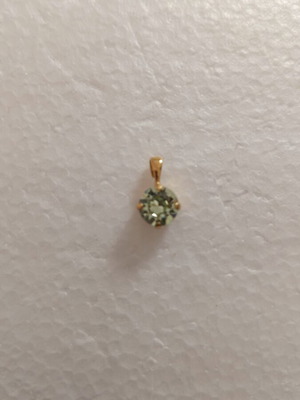 Necklace with very soft green color