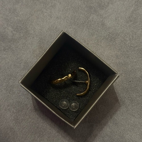 Earrings new gold color semicircle shape with embossed designs