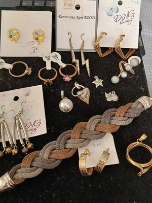 Set of 10 gold and silver jewelry pieces