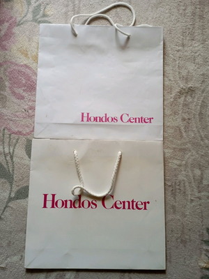Paper gift bags like new, Hondos Center