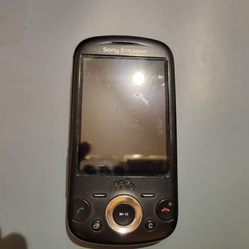 Sony Ericsson W20i used, non-working with charger and battery