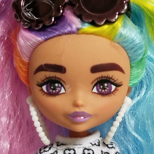 Barbie Extra Mini like new with cracked sunnies