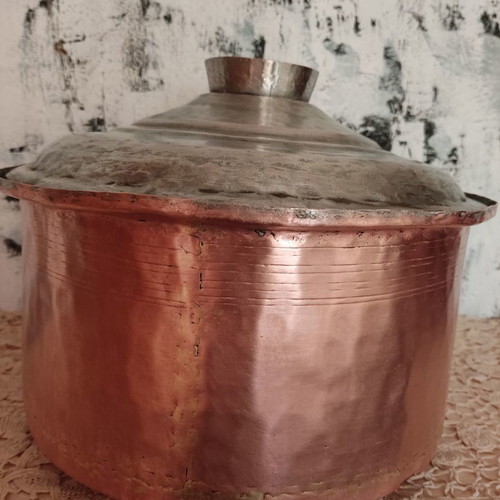 Copper pot old used in very good condition