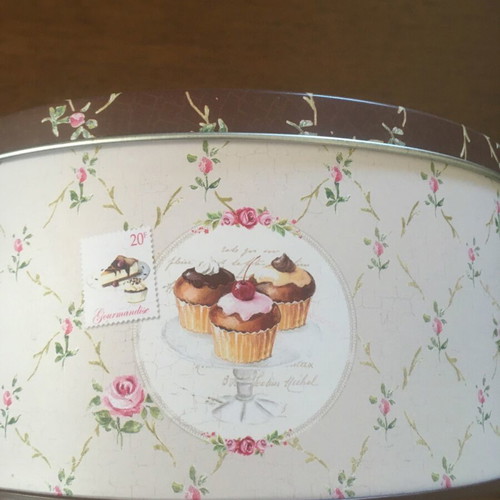 Metal round box like new 18.5x8.5 cm