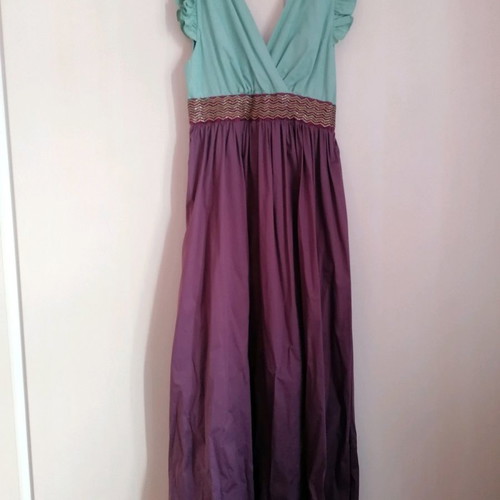 Long two-tone dress with matching scarf like new, size large