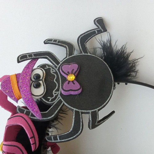 Children's Halloween headband used with spiders and feathers