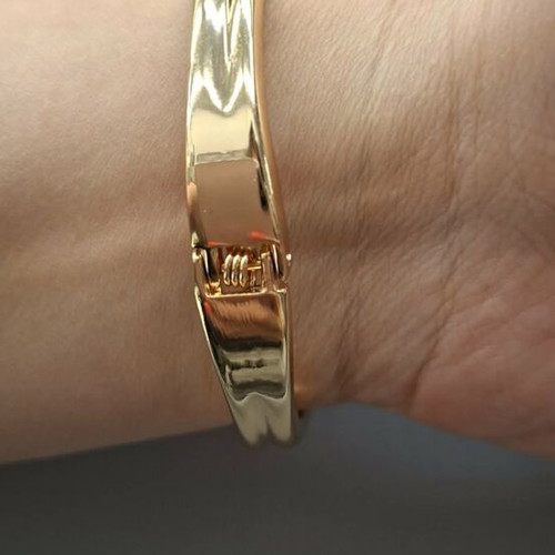 Gold tone bracelet with plastic pearls