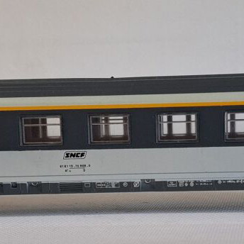 Lima HO SNCF 2 Corail passenger coaches like new